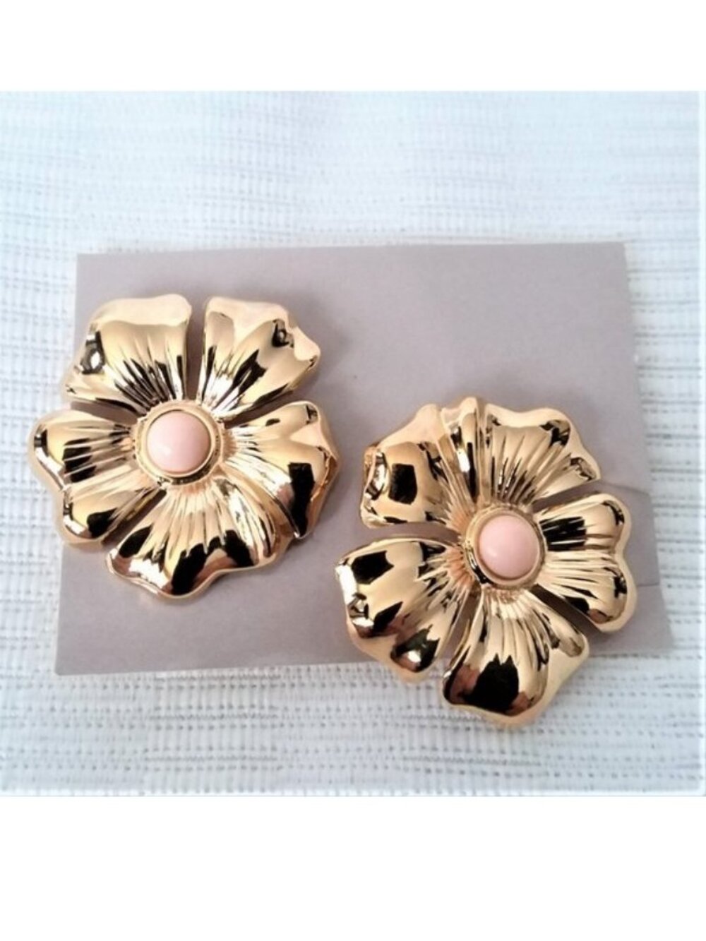 Flower Earrings Gold Bead Center Clip On VTG 80's 90's Retro Never Worn Trendy